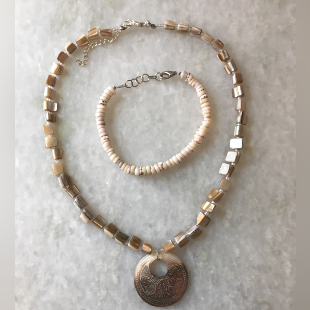 Elegant Beige Etched shell and beaded necklace and Shell anklet/bracelet 🐚🪸🌞🌼 - Picture 8 of 15